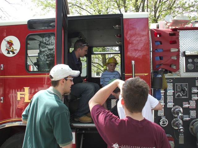 E-25-1 and crew at the Fairville Friend's School open house in Sept 2007