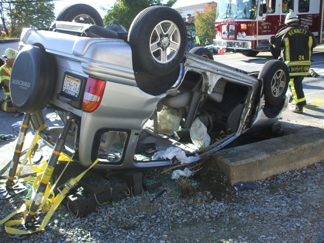 Our new rescue struts stabilizing a vehicle on Baltimore Pike.